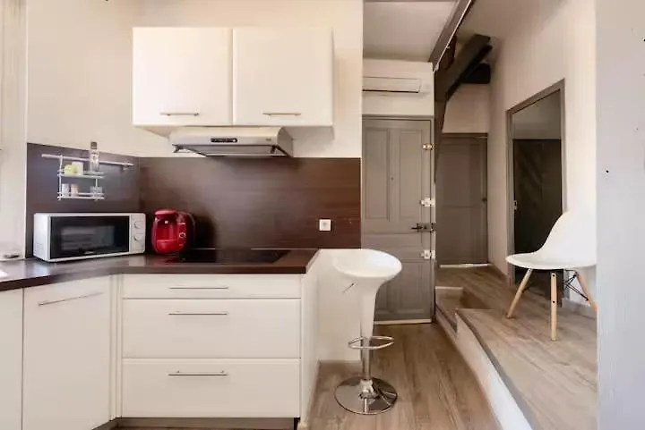 Charmant Appartement Intra-Muros Avignon 0*,